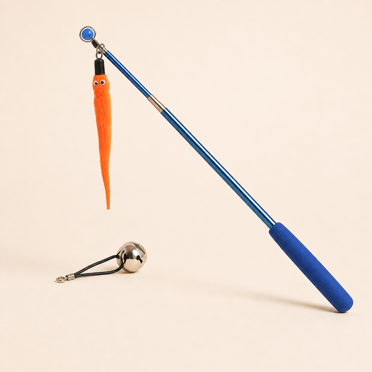 Varita telescópica azul con pluma y campana para jugar con gatos